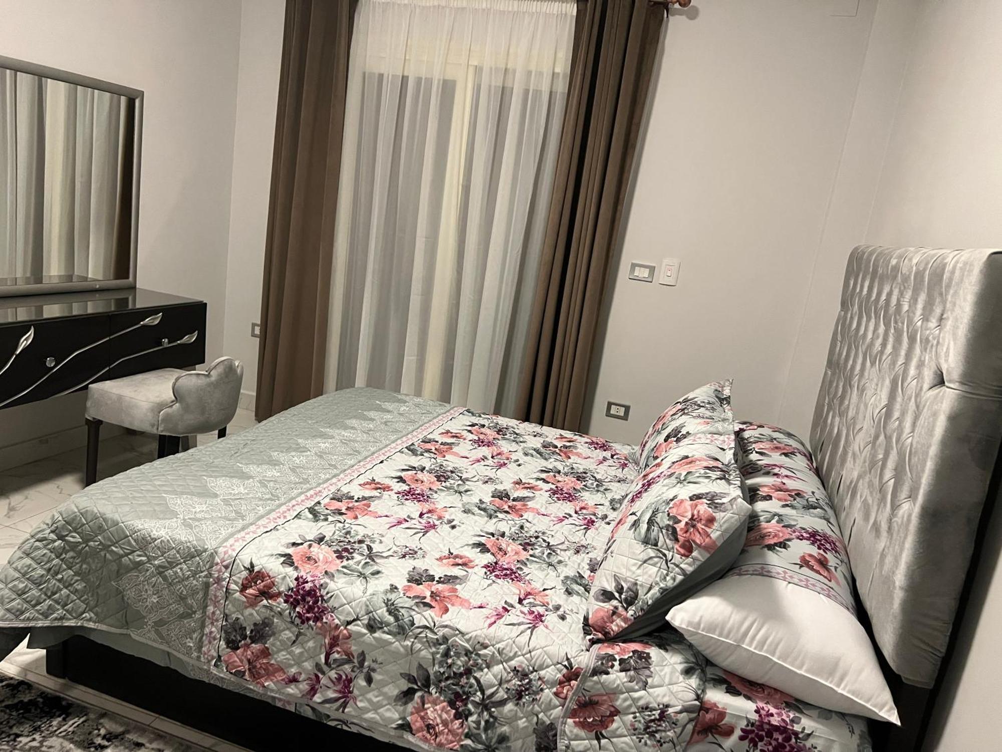 Luxury Apartments Beside Mall Of Arabia And Dar Al-Fouad Hospital - Families Only- No Alcoholic Beverages 6th of October City Ngoại thất bức ảnh